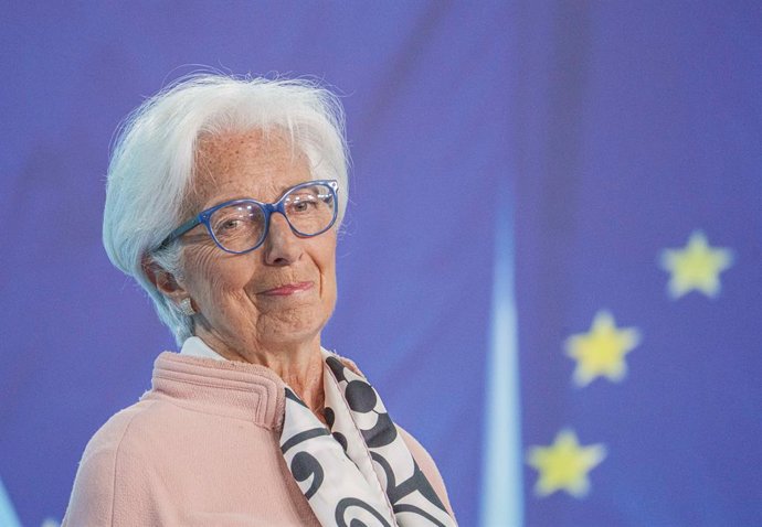 Archivo - Arquivo - 17 de abril de 2025, Hesse, Frankfurt_Main: Christine Lagarde, presidente do Banco Central Europeu (BCE), fala aos jornalistas sobre a última decisão do banco central sobre a taxa de juros. Na quinta-feira, o Banco Central Europeu (BCE