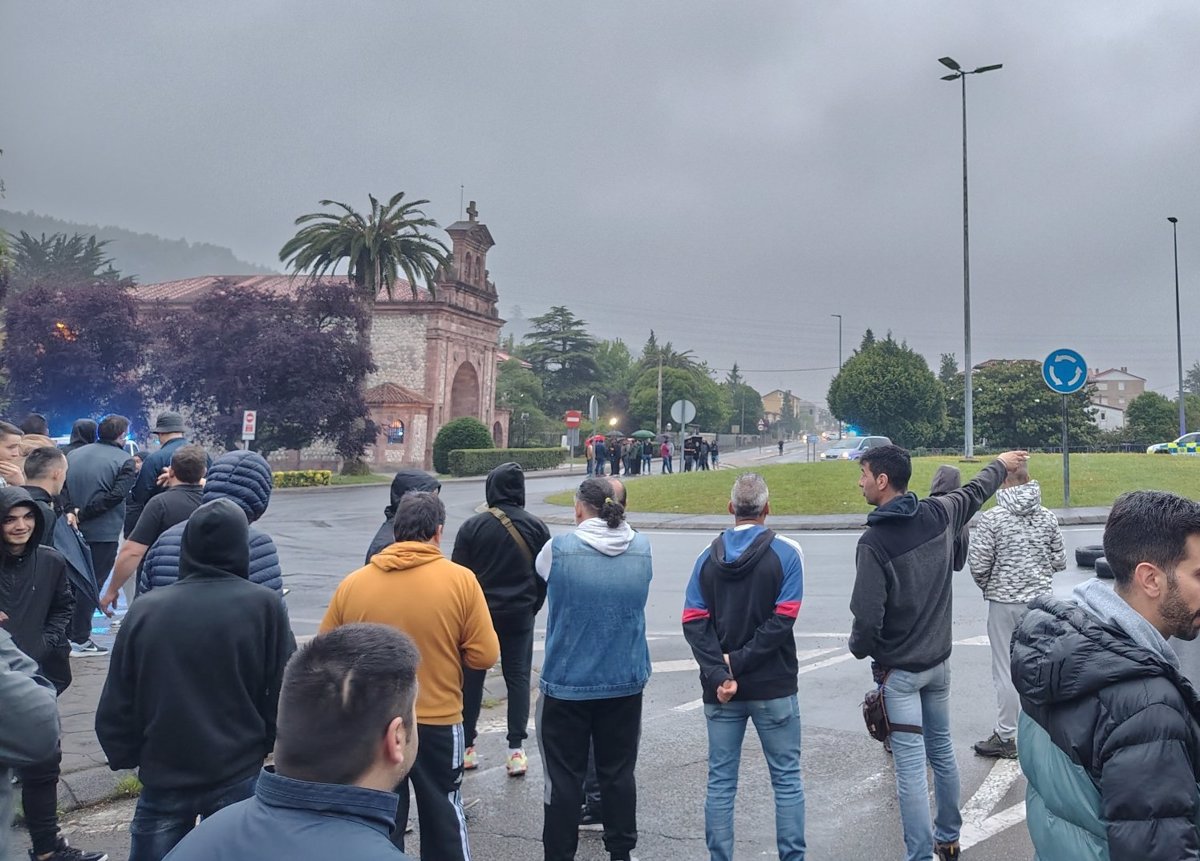 Hogueras y barricadas en una jornada de huelga del metal  sin incidentes 