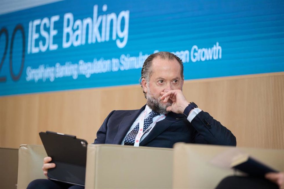 El presidente de Abanca, Juan Carlos Escotet, durante una nueva edición del Encuentro del Sector Bancario, organizado por IESE, en el Edificio Executive del IESE Madrid, a 3 de junio de 2025, en Madrid (España). El encuentro trata sobre la banca y su pa