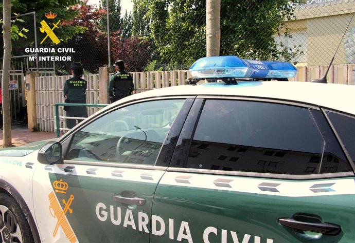 La Guardia Civil vigila un centro educativo