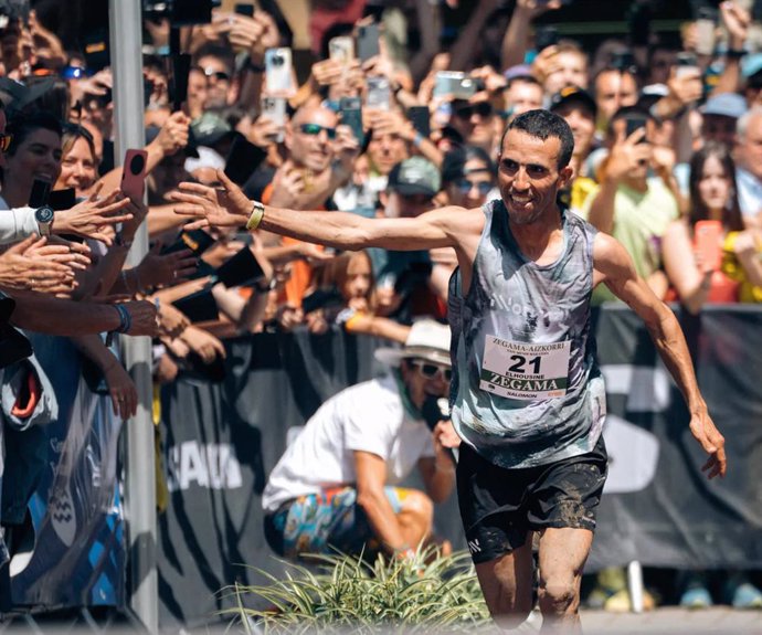 El atleta marroquí de ultratrail del equipo NNormal Elhousine Elazzaoui, reciente vencedor de la mítica Zegama-Aikorri.
