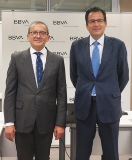 Juan Carlos Hidalgo, director Territorial centro BBVA, y Miguel Cardoso, economista jefe para España de BBVA Research.