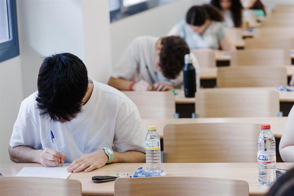 Alumnos realizan el primer examen de la PAU 2025