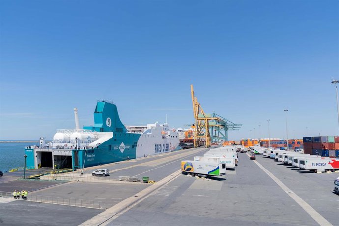 Muelle Sur del Puerto de Huelva.