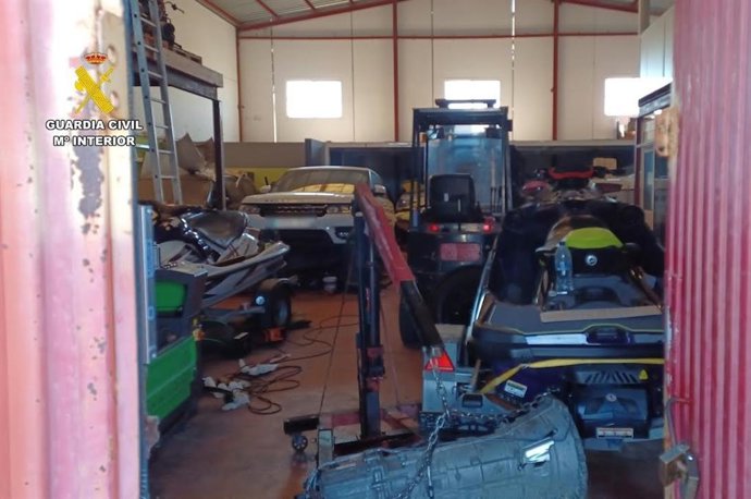 Desmantellat un taller mecànic il·legal a Algorfa
