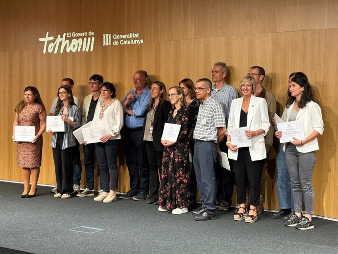 Representantes de diferentes entidades y empresas en el acto de recibimiento del certificado de la Generalitat que acredita más de 10 años de adhesión al GEI.