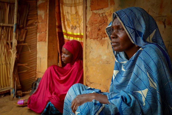 Archivo - Dos mujeres en Nyabi, localidad de Camerún cercana a República Centroafricana