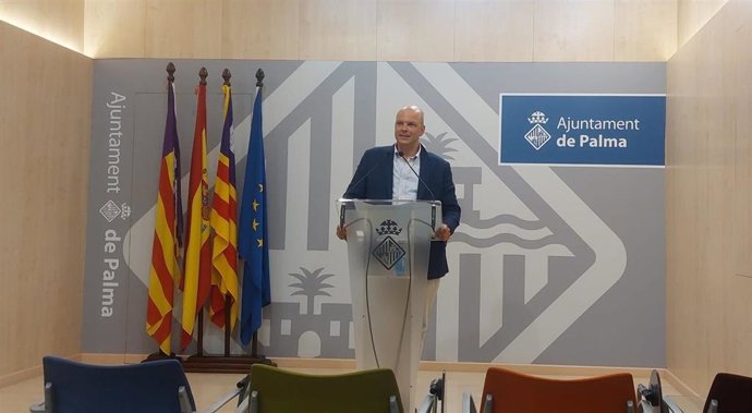 El regidor de Urbanismo, Vivienda y Proyectos Estratégicos, Óscar Fidalgo, comparece en rueda de prensa.