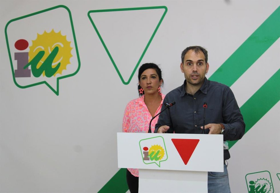 IU, a través de su coordinador general, Toni Valero, y la coordinadora provincial en Málaga, Toni Morillas, demanda medidas contundentes contra el crimen organizado y el blanqueo de capitales en la Costa del Sol