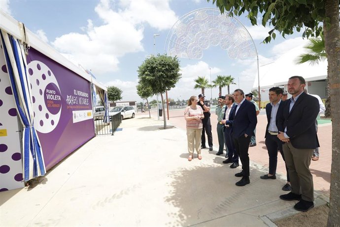 Visita del alcalde, el subdelegado del Gobierno y mandos policiales al Punto Violenta del recinto ferial 'El Abrazo' de La Rinconada.
