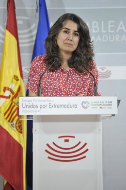 La portavoz de Unidas por Extremadura, Irene de Miguel, valora los datos de paro en mayo