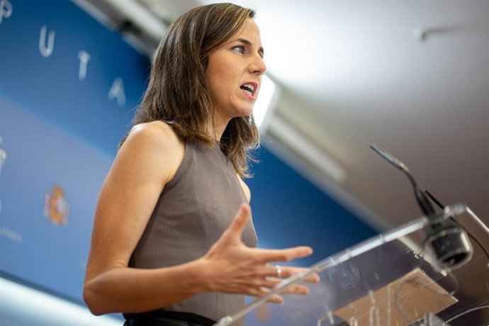 La portavoz de Podemos en el Congreso, Ione Belarra, durante una rueda de prensa en el Congreso de los Diputados, a 3 de junio de 2025, en Madrid (España).