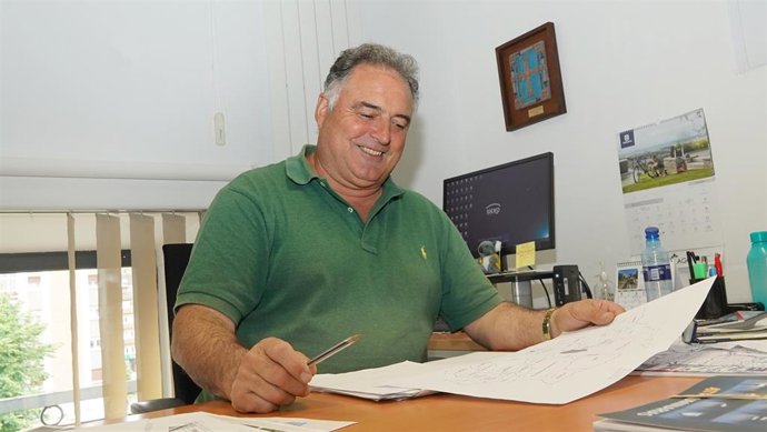 El concejal de Caminos en el Medio Rural, Alumbrado Público y Zonas Verdes, Alejandro Villa.