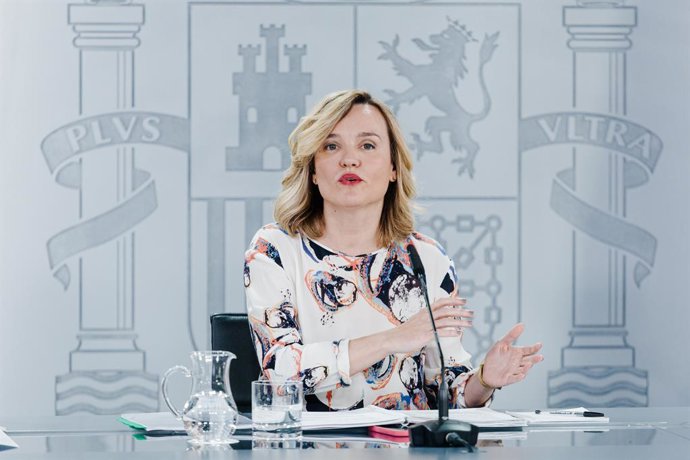 A porta-voz do ministro, Pilar Alegría, durante uma coletiva de imprensa após a reunião do Conselho de Ministros, em 3 de junho de 2025, em Madri (Espanha). O governo aprovou no Conselho de Ministros um decreto real que estabelece a criação de 50