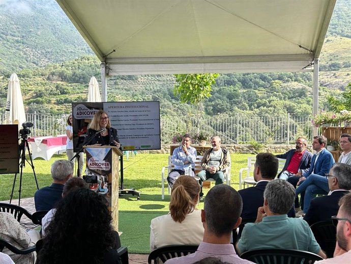 La consejera de Agricultura, Ganadería y Desarrollo Sostenible, Mercedes Morán, interviene en el Encuentro Comarcal de Comunicación de Resultados del Programa de Desarrollo Rural en La Vera 1996-2025