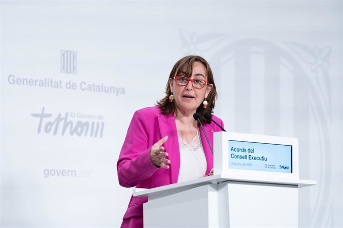 La consellera de Territorio, Vivienda y Transición Ecológica y portavoz del Govern, Sílvia Paneque, durante una rueda de prensa tras el Consell Executiu, en el Palau de la Generalitat, a 3 de junio de 2025
