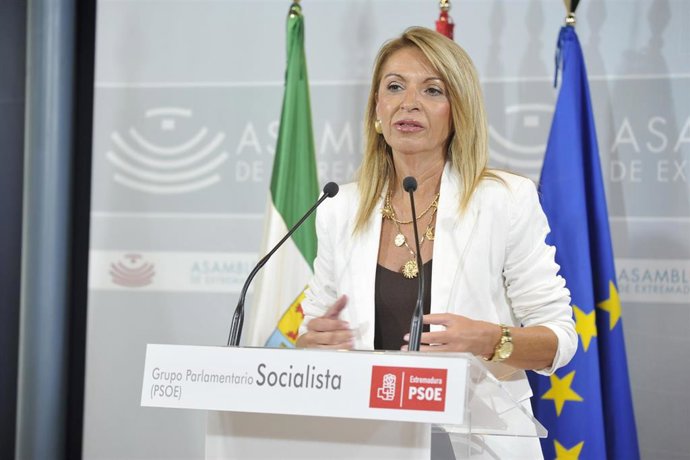 La portavoz del PSOE en la Asamblea de Extremadura, Piedad Álvarez, valora los datos de paro en mayo