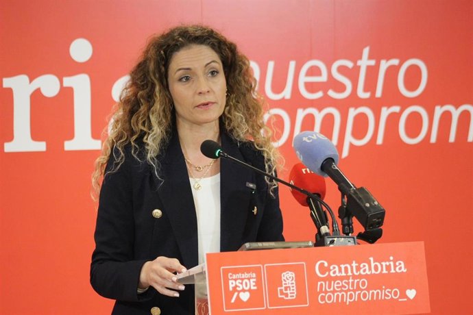 La portavoz de la Comisión Ejecutiva Autonómica del PSOE de Cantabria, Ainoa Quiñones