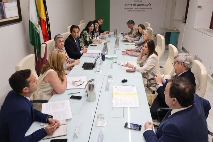Reunión de la Comisión Mixta entre la Consejería de Justicia de la Junta de Andalucía y la Fiscalía superior de Andalucía.