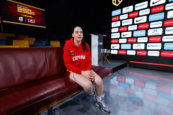 Iyana Martin participa de uma entrevista durante a apresentação oficial da Seleção Espanhola de Basquete Feminino para o Eurobasket no Centro "All in One" em 19 de maio de 2025, em Madri, Espanha.