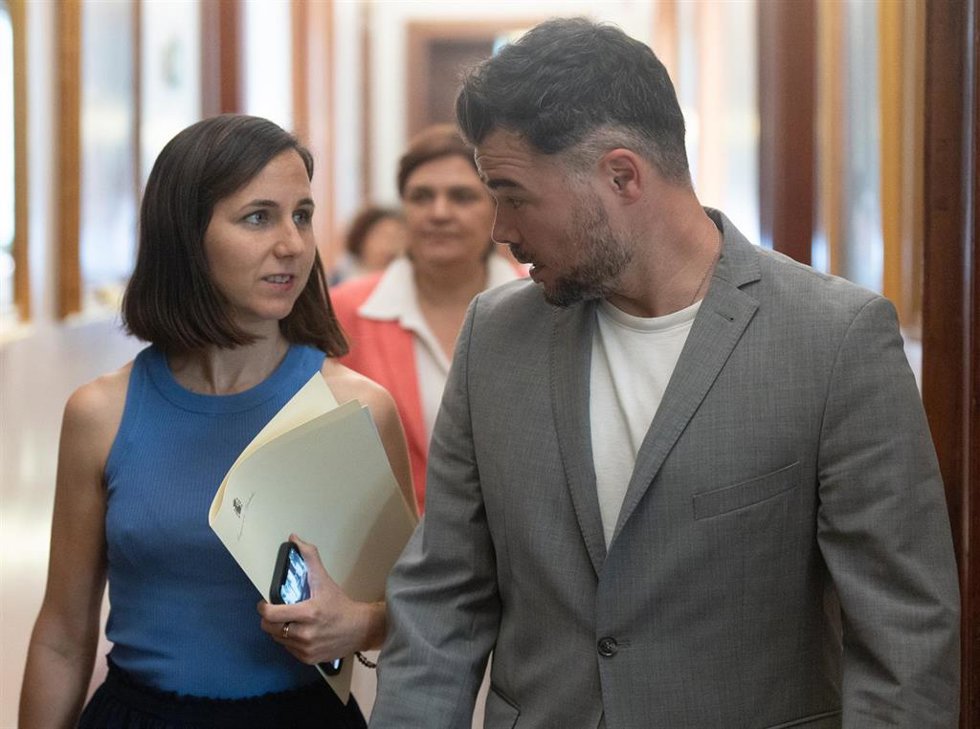 Archivo - La líder de Podemos, Ione Belarra, y el portavoz de ERC en el Congreso, Gabriel Rufián.