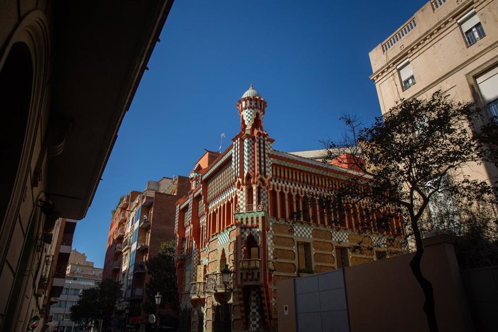 Archivo - Vista exterior de la Casa Vicens Gaudí, de estilo modernista en el barrio de Grcia, a 18 de febrero de 2022, en Barcelona