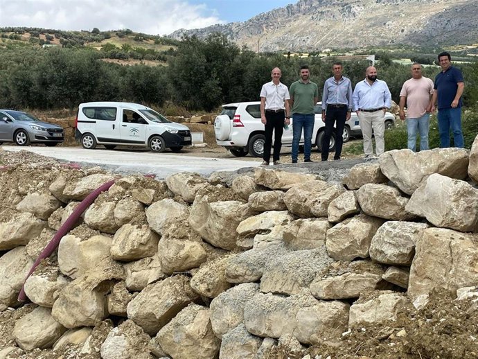 Fernando Fernández ha visitado el municipio malagueño de Villanueva de la Concepción para comprobar las actuaciones de emergencias que se están llevando a cabo en cuatro caminos rurales que resultaron afectados por la dana de octubre de 2024