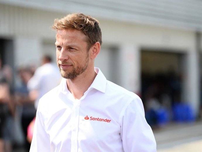 El ex campeón del mundo de Fórmula Uno Jenson Button lidera la campaña mundial de Santander de educación gratuita.