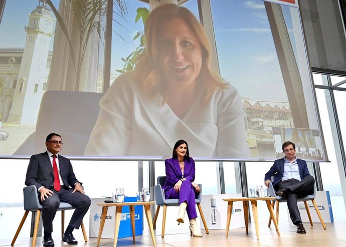 Los alcaldes de Santander y Madrid, Gema Igual y José Luis Martínez-Almeida, y en videoconferencia la de Valencia, María José Catalá, en la presentación del proyecto CAREWell