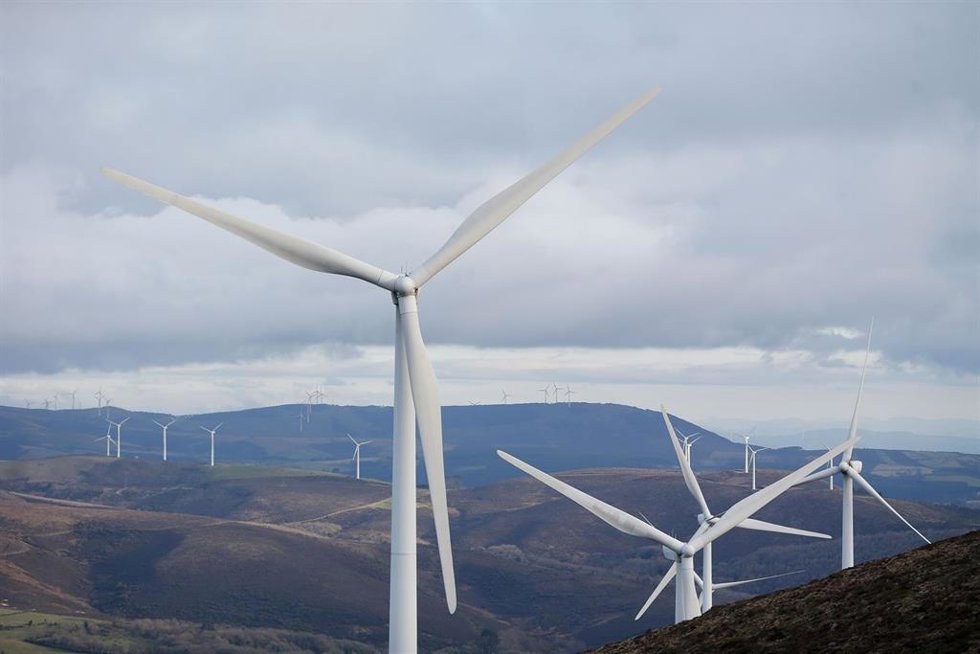 Archivo - Un parque eólico, a 28 de marzo de 2025, en Muras, Lugo, Galicia (España). El Tribunal Supremo ha dictado una sentencia que despeja el futuro de muchos proyectos de la industria eólica en Galicia. El hecho de que dos o más instalaciones de par