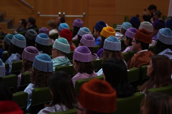Archivo - Imagen de archivo de un acto de apertura del año académico de la Universidad Internacional de Valencia (VIU), en el Palacio de Congresos de Valencia, a 10 de noviembre de 2023