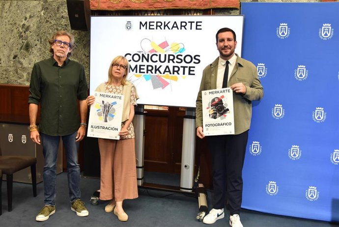 El consejero de Juventud del Cabildo de Tenerife, Serafín Mesa (d), en la presentación del concurso de fotografía e ilustración juvenil