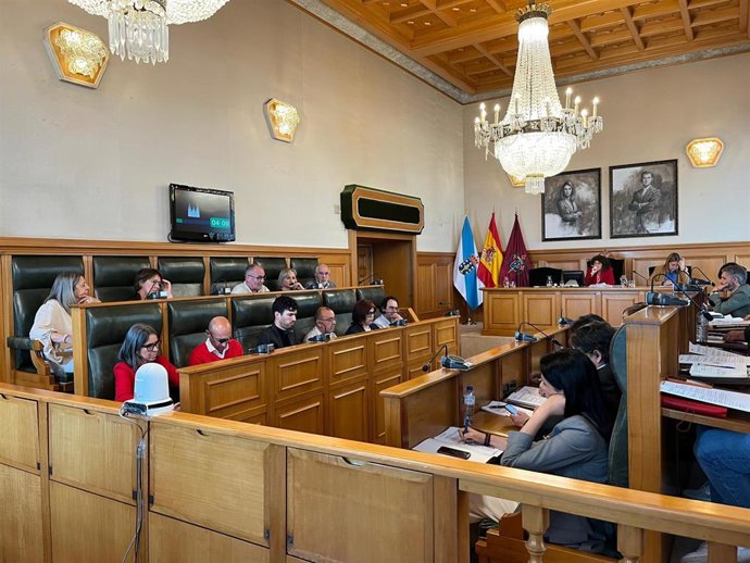 Transcurso do pleno municipal en Santiago de Compostela, a 3 de xuño de 2025.