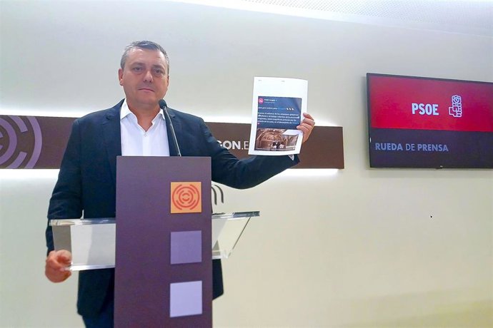 El portavoz parlamentario del PSOE Aragón, Fernando Sabés.