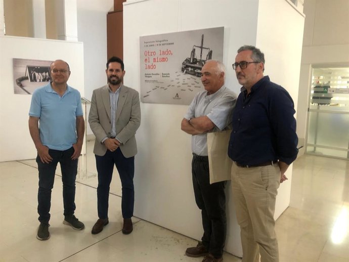 Presentación de la exposición 'Otro lado, el mismo lado'