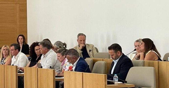 Los diputados del PSOE en el Pleno de la Diputación de Huelva.