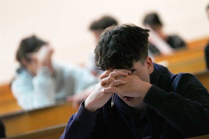 Alumnos durante el primer día de selectividad en Galicia