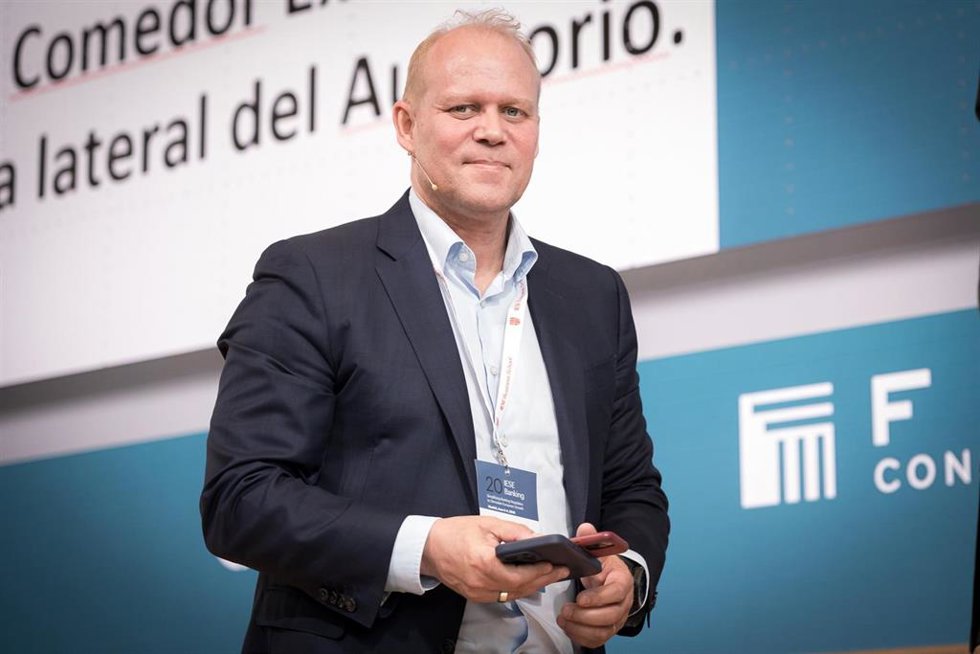 El CEO de Openbank, Petri Nikkil, durante una nueva edición del Encuentro del Sector Bancario, organizado por IESE, en el Edificio Executive del IESE Madrid, a 3 de junio de 2025, en Madrid (España). El encuentro trata sobre la banca y su papel en la r