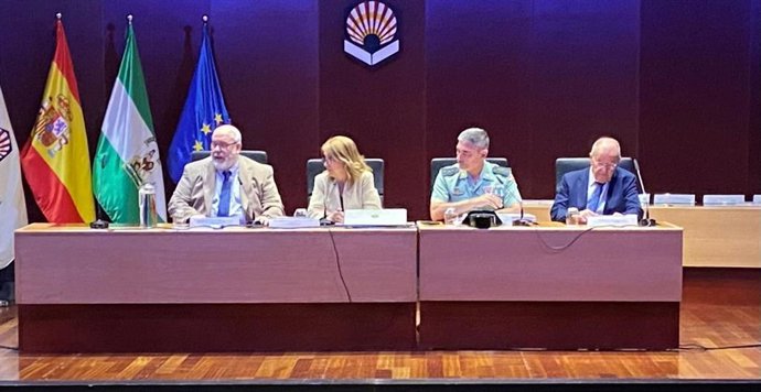 La Comandancia de la Guardia Civil de Córdoba celebra en el Rectorado de la Universidad de Córdoba (UCO) la Jornada 'Cómo abordar los ciberdelitos en la empresa', dirigido fundamentalmente a empresas e instituciones.