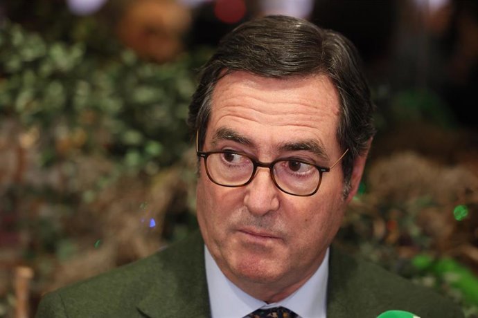 Archivo - El presidente de la CEOE, Antonio Garamendi, clausura la jornada 'De Escuchar a Hacer Juntos un Turismo Mejor', en la sede de la CEOE, a 17 de diciembre de 2024, en Madrid (España).