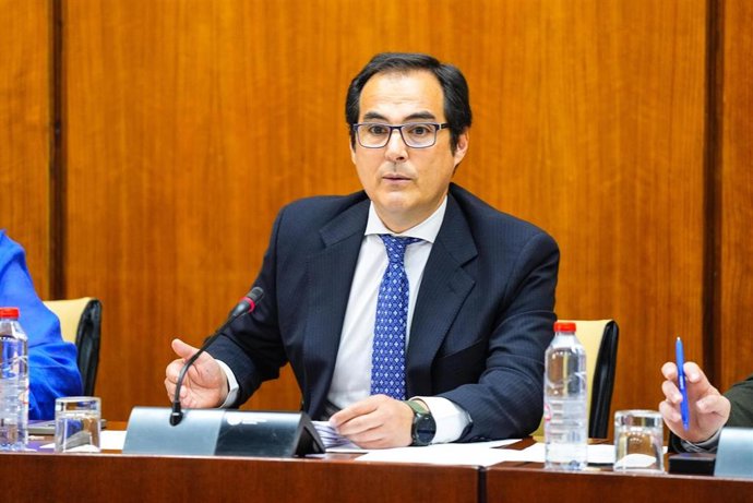 El consejero de Justicia, José Antonio Nieto, este martes, durante su comparecencia en comisión.