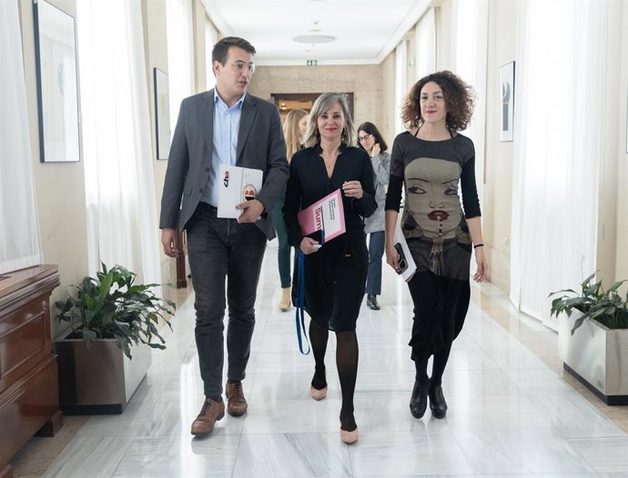 Archivo - Arxiu - Els diputats de Sumar Aina Vidal(d) i Jorge Pueyo, arriben a una reunió de la Junta de Portaveus, al Congrés dels Diputats, a 19 de novembre del 2024, a Madrid (Espanya).