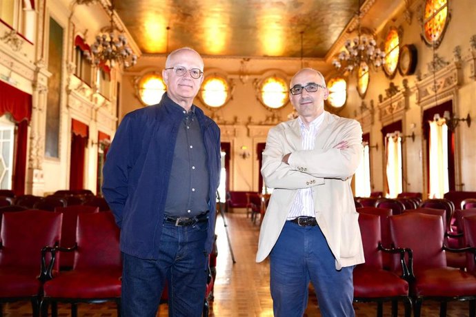 Los escritores Fernando del Rey y Manuel Álvarez Tardío.