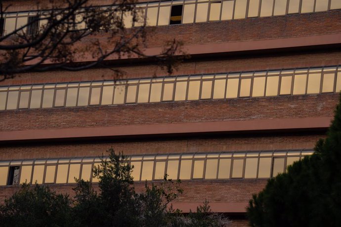 Archivo - Imatge d'arxiu d'una façana de la Conselleria d'Educació