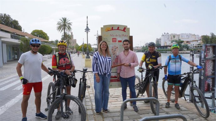 Angie Moreno, en la presentación de la ruta que recrea el servicio postal romano con ocasión del Día Mundial de la Bicicleta.