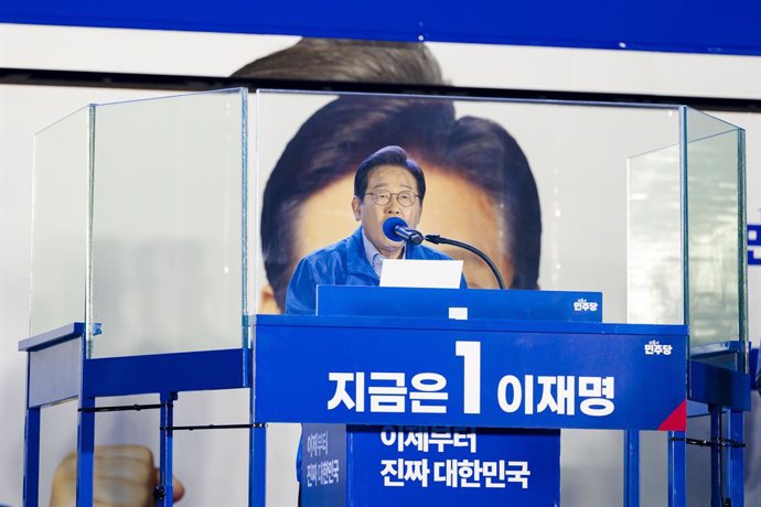 Imagen de archivo del líder opositor Lee Jae Myung durante el último día de campaña electoral para las presidenciales de Corea del Sur.