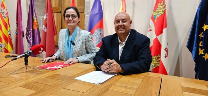Teniente de alcalde de Turismo y Cultura, Sonsoles Prieto, y el concejal de Turismo, Deportes y Fiestas, Carlos López.