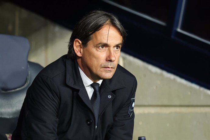 Archivo - Simone Inzaghi, head coach of FC Internazionale looks on during the UEFA Champions League 2024/25 Semi Final First leg, match between FC Barcelona and FC Internazionale Milano at Estadi Olimpic Lluis Companys on April 30, 2025 in Barcelona, Spai