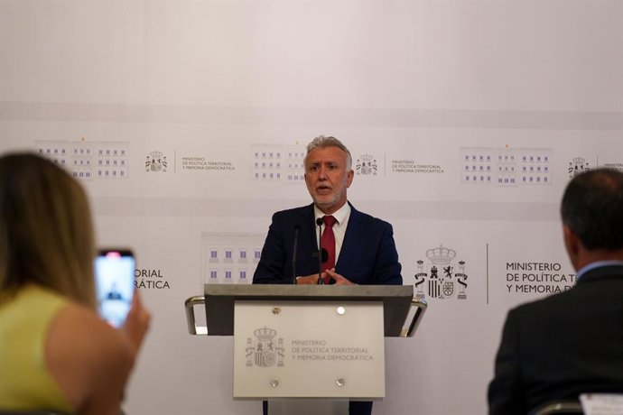 O Ministro de Política Territorial e Memória Democrática, Ángel Víctor Torres, comparece à mídia para informar sobre a agenda da 28ª Conferência de Presidentes, que se reunirá em Barcelona na sexta-feira, 6 de junho, no Ministério de Política Territorial 