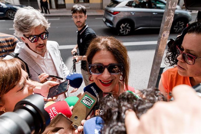 La exconcejal socialista Leire Díez atiende a los medios a su llegada a la sede del PSOE en Ferraz, a 3 de junio de 2025, en Madrid (España). Leire Díez ha llegado este martes a la sede nacional del PSOE en la calle Ferraz para dar explicaciones tras el e